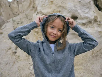 Verdant Crest - Sweatshirt kids 65% cotton, 35% polyester - 412 — fit and styling photograph 2