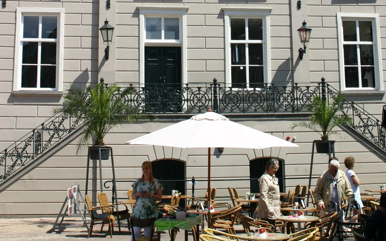 Het historische stadhuis aan de Markt in Roosendaal